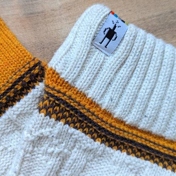 NWOT! Smartwool Popcorn Cable Honey Gold Gloves - Picture 5 of 7